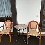 فندق Zur Festwiese Gierstädt