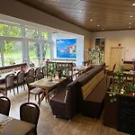 Zur Festwiese فندق 5*