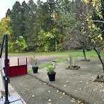 Zur Festwiese فندق