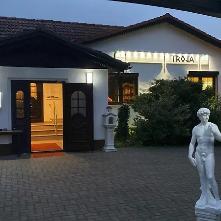 Zur Festwiese Hotel Gierstädt