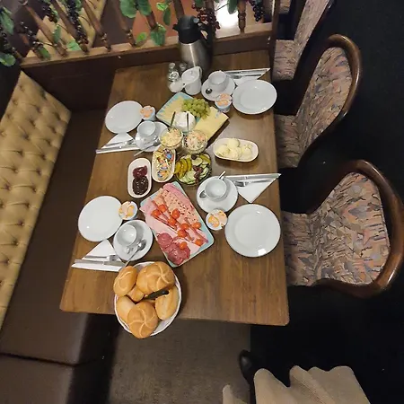 Zur Festwiese Hotel