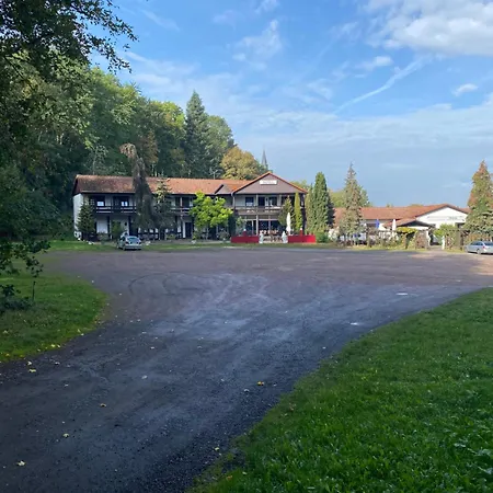 Zur Festwiese Hotel Gierstädt