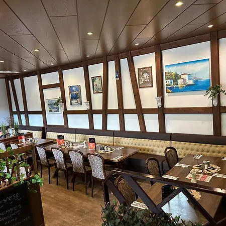 Hotel Zur Festwiese 5*