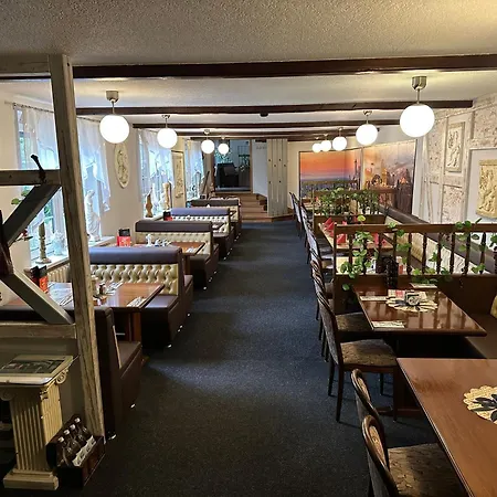 Zur Festwiese Hotel Gierstädt