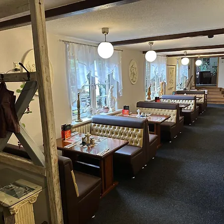 Zur Festwiese Hotel Gierstädt