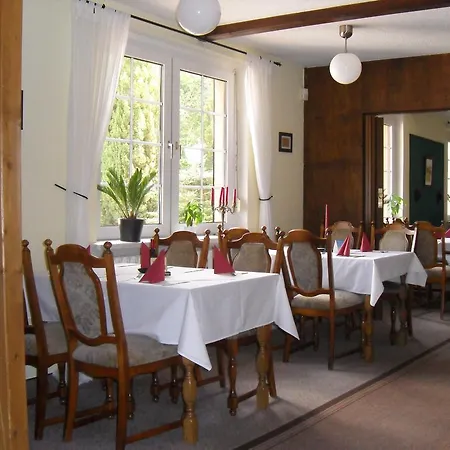 Hotel Zur Festwiese Gierstädt