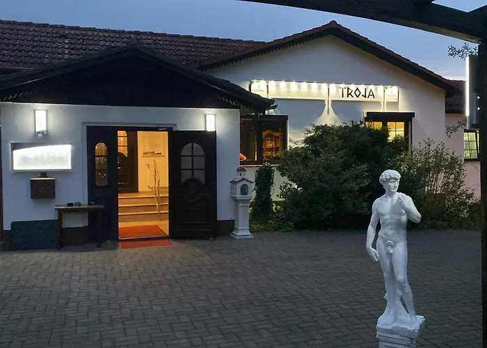 Zur Festwiese Otel Gierstädt