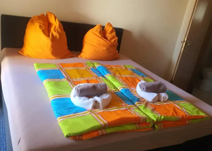 Zur Festwiese Otel Gierstädt