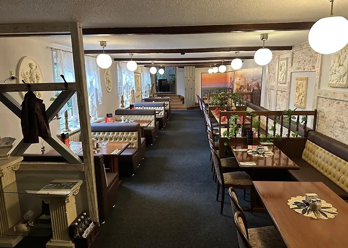 Zur Festwiese Otel Gierstädt