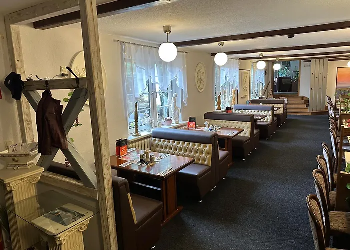 Zur Festwiese Otel Gierstädt