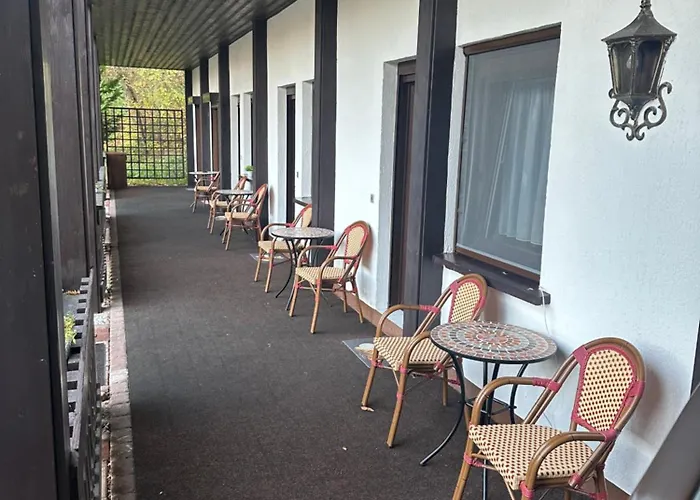 Otel Zur Festwiese Gierstädt