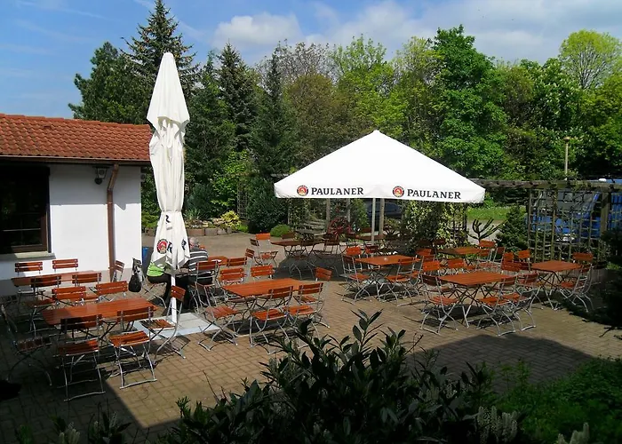 Otel Zur Festwiese Gierstädt