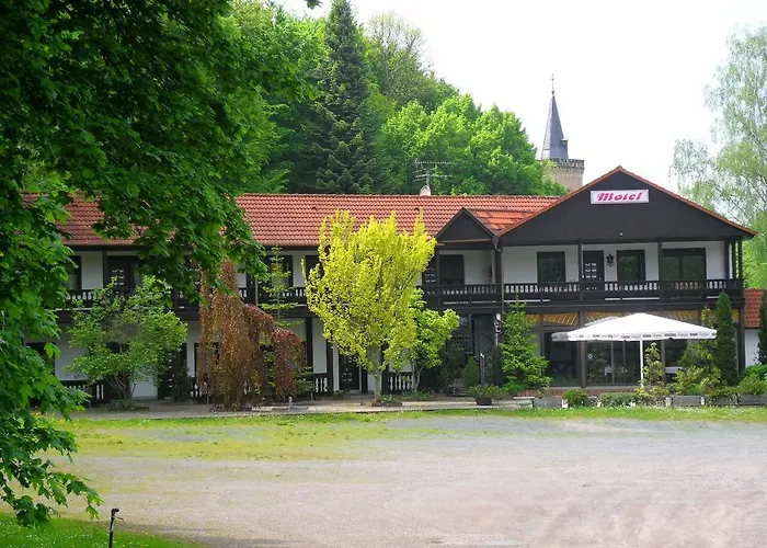 Otel Zur Festwiese 5*